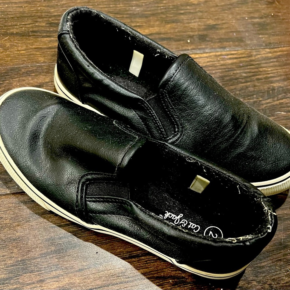 Black slip on surfers
